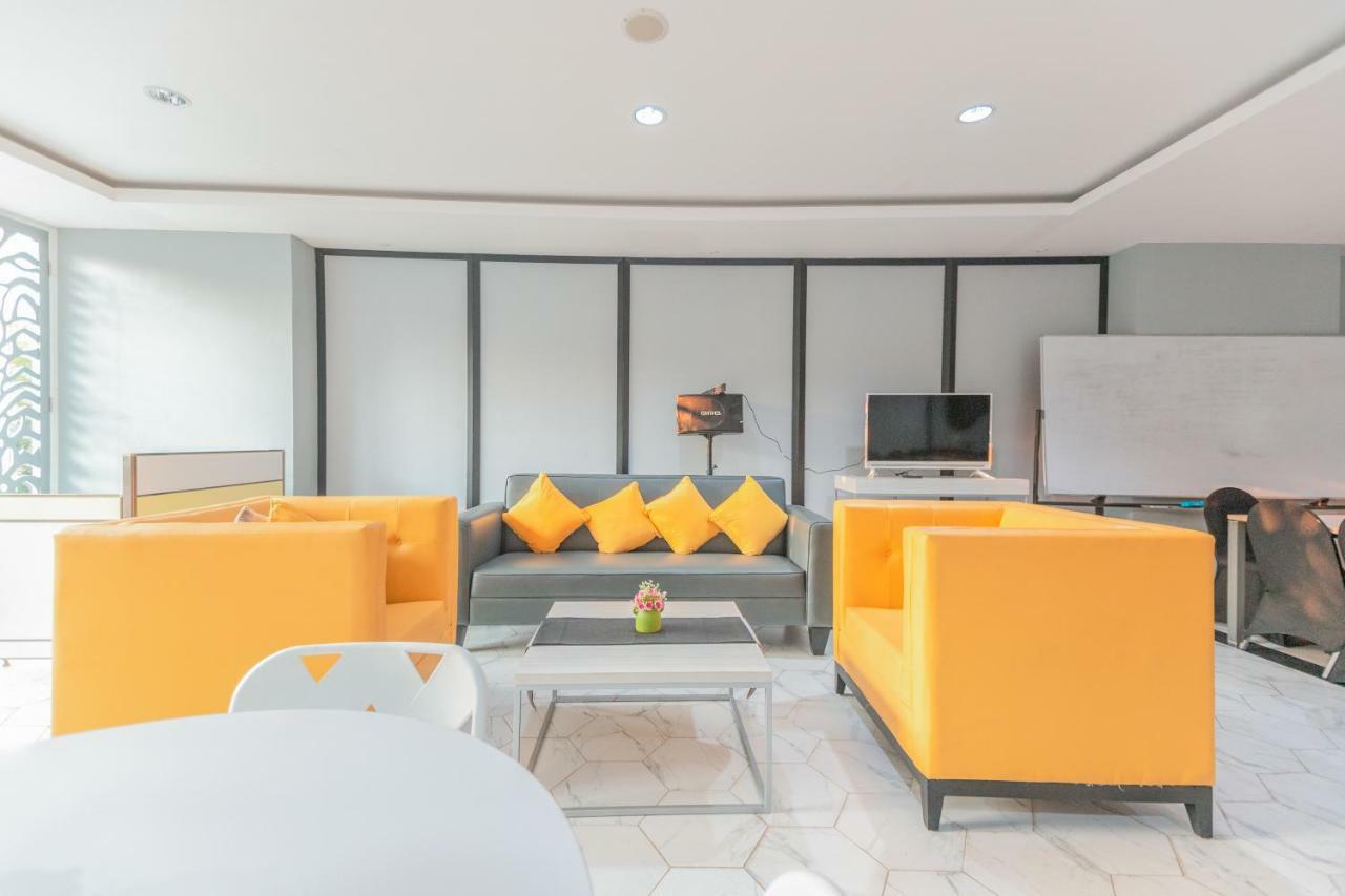 Flagship 750 Mont Blanc Hotel Bekasi Exterior foto