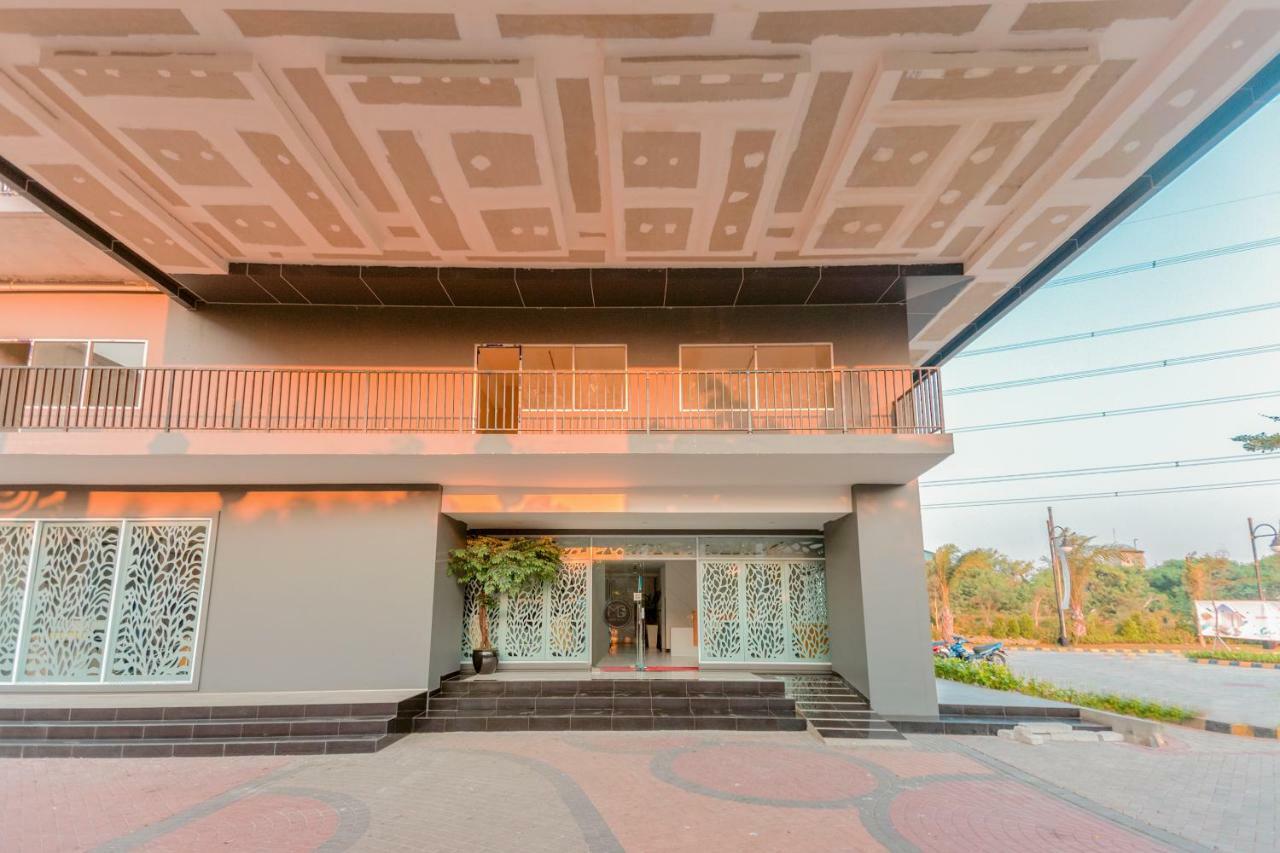 Flagship 750 Mont Blanc Hotel Bekasi Exterior foto